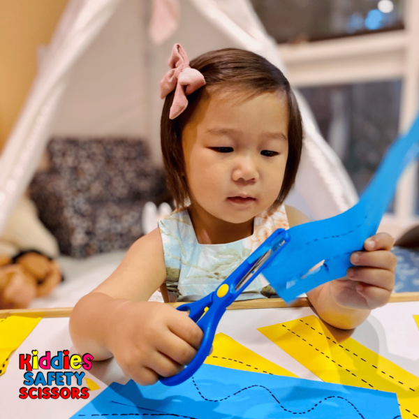 Kiddies Safety Scissors - Image 2